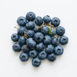 Blueberry, a flash card photograph for children