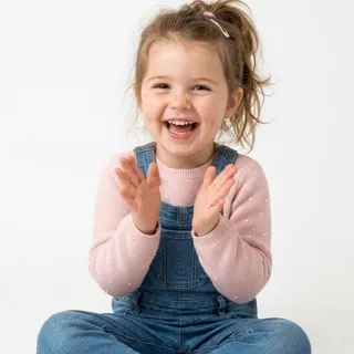Clapping, a flash card photograph for children