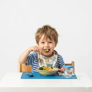 Eating, a flash card photograph for children