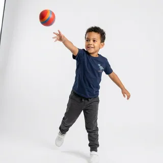 Throwing, a flash card photograph for children